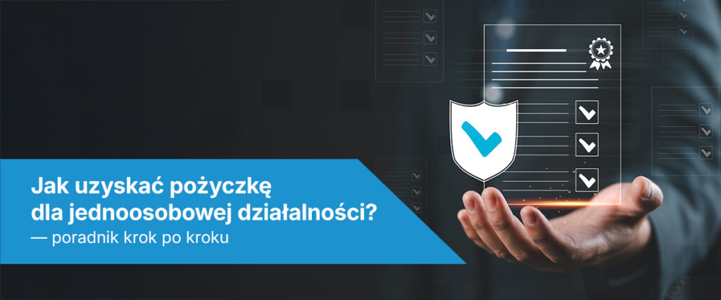 Mężczyzna trzymający wirtualną ikonę tarczy i listy kontrolnej